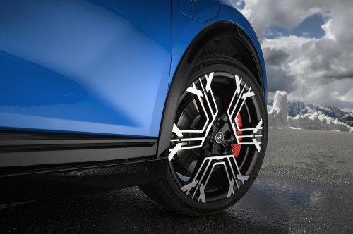 Alpine A390 debuts – tri-motor coupé-SUV with up to 470 hp; 89 kWh battery, up to 555 km range WLTP