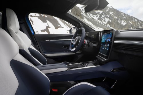 Alpine A390 debuts – tri-motor coupé-SUV with up to 470 hp; 89 kWh battery, up to 555 km range WLTP