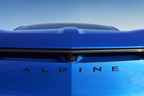 Alpine A390 debuts – tri-motor coupé-SUV with up to 470 hp; 89 kWh battery, up to 555 km range WLTP