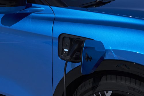 Alpine A390 debuts – tri-motor coupé-SUV with up to 470 hp; 89 kWh battery, up to 555 km range WLTP