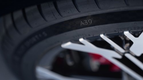 Alpine A390 debuts – tri-motor coupé-SUV with up to 470 hp; 89 kWh battery, up to 555 km range WLTP