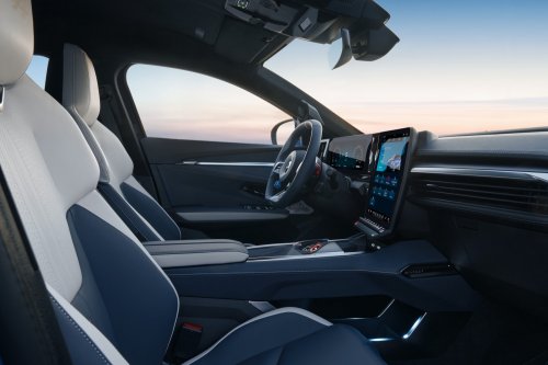 Alpine A390 debuts – tri-motor coupé-SUV with up to 470 hp; 89 kWh battery, up to 555 km range WLTP