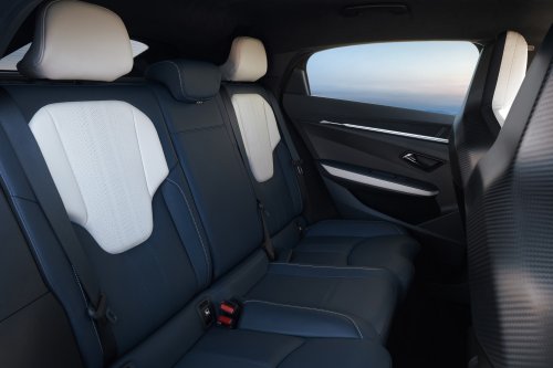 Alpine A390 debuts – tri-motor coupé-SUV with up to 470 hp; 89 kWh battery, up to 555 km range WLTP