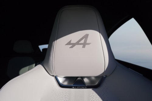 Alpine A390 debuts – tri-motor coupé-SUV with up to 470 hp; 89 kWh battery, up to 555 km range WLTP