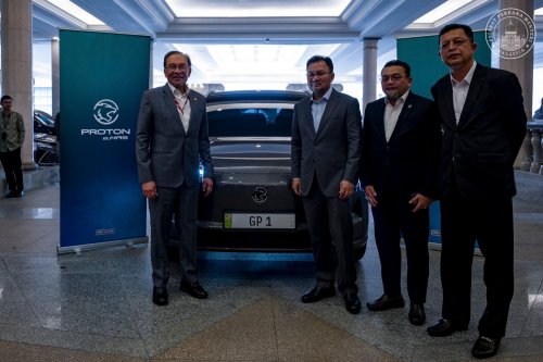 Anwar Ibrahim test drives Proton eMas 7, calls it a proud achievement of Malaysian automotive landscape