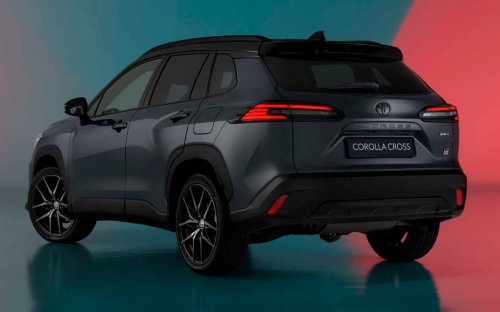 Toyota Corolla Cross facelift for Europe adds new head- and taillights, upgraded interior, GR Sport trim