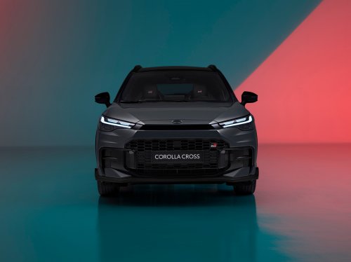 Toyota Corolla Cross facelift for Europe adds new head- and taillights, upgraded interior, GR Sport trim