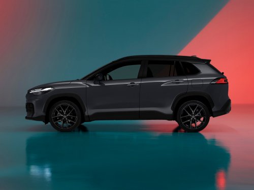 Toyota Corolla Cross facelift for Europe adds new head- and taillights, upgraded interior, GR Sport trim