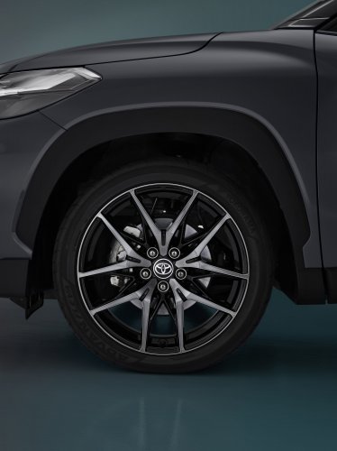 Toyota Corolla Cross facelift for Europe adds new head- and taillights, upgraded interior, GR Sport trim