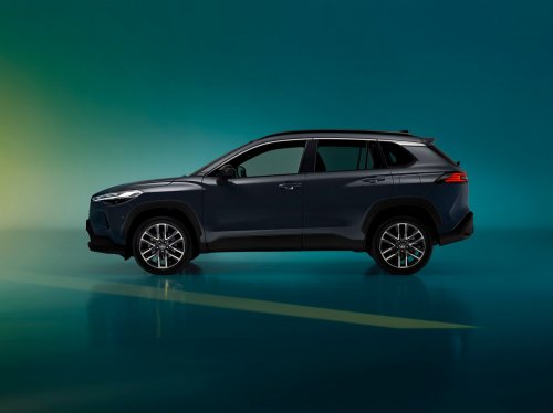 Toyota Corolla Cross facelift for Europe adds new head- and taillights, upgraded interior, GR Sport trim