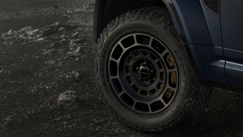 Land Rover Defender updated for 2026 model year – revised headlamps, larger 13.1-inch touchscreen