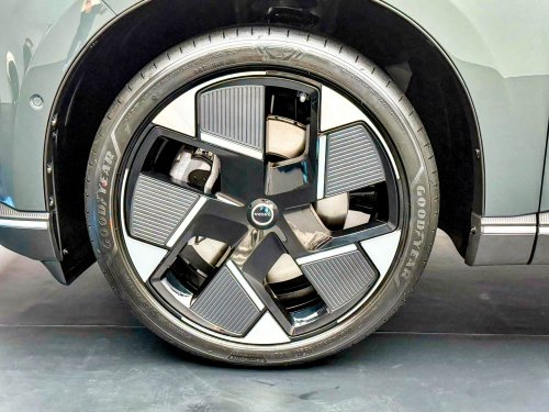 2026 Volvo XC70 rolls off Taizhou production line; extended-range PHEV estimated at RM211k in China