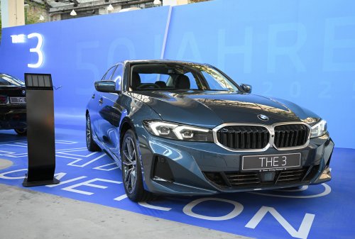 2025 BMW 320i Sport official pricing in Malaysia – from RM266k; ACC with stop &amp; go, 184 PS, updated interior