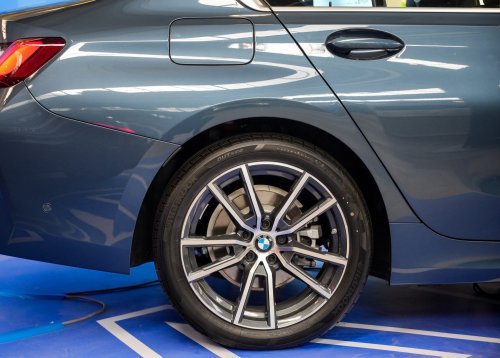 2025 BMW 320i Sport official pricing in Malaysia – from RM266k; ACC with stop &amp; go, 184 PS, updated interior