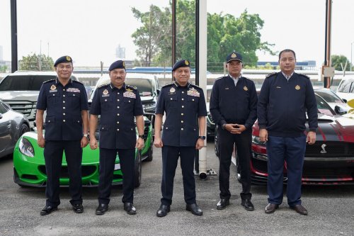 Melaka JPJ seizes 7 luxury cars worth nearly RM6 mil, including Alphard driven by foreigner from KL-JB