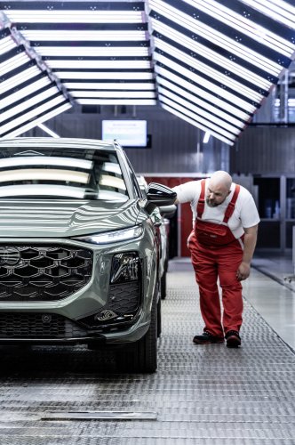 2026 Audi Q3 revealed – 3rd gen gets micro-LED headlights, new stalks, PHEV with 119 km EV range