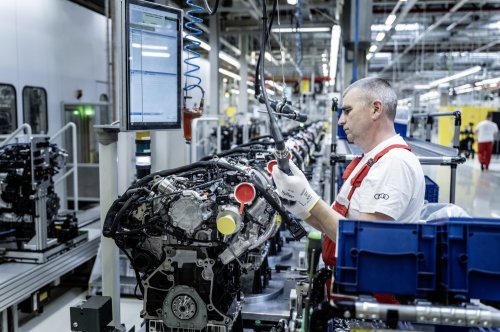 2026 Audi Q3 revealed – 3rd gen gets micro-LED headlights, new stalks, PHEV with 119 km EV range