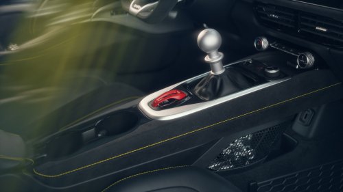 Lotus Emira updated for MY2026 – new V6 SE variant; improved cooling system; new Racing Line package