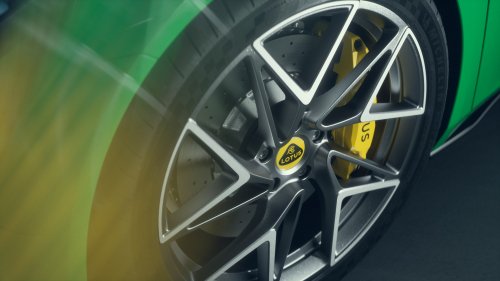 Lotus Emira updated for MY2026 – new V6 SE variant; improved cooling system; new Racing Line package