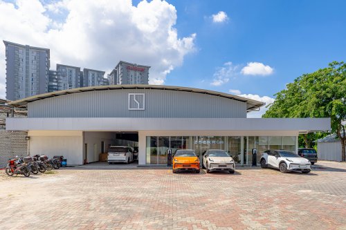 Zeekr Space Sunway City opens – 11,000 square foot showroom w/ 2 delivery bays, four 22 kW AC chargers