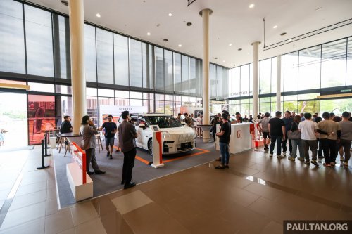 PACE 2025: Check out the Zeekr 7X and 009 – book with Carro and get a free 22 kW wallbox; deals await