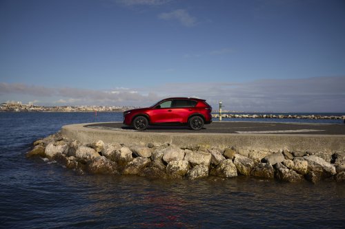 2026 Mazda CX-5 revealed – more practical 3rd gen, 15.6-inch touchscreen, 141 PS 2.5L NA mild hybrid