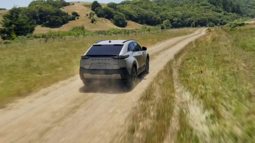 2026 Subaru Uncharted debuts in the US – up to 338 hp, 483 km EV range; sister model to Toyota C-HR+