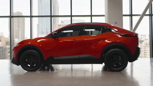 2026 Subaru Uncharted debuts in the US – up to 338 hp, 483 km EV range; sister model to Toyota C-HR+