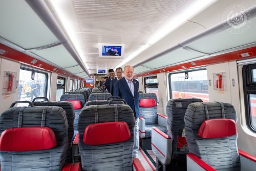 YDPA Sultan Ibrahim berkenan pandu ETS KL-Rawang