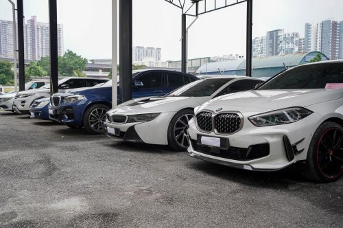 Melaka JPJ seizes 7 luxury cars worth nearly RM6 mil, including Alphard driven by foreigner from KL-JB