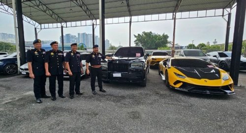 Melaka JPJ seizes 7 luxury cars worth nearly RM6 mil, including Alphard driven by foreigner from KL-JB
