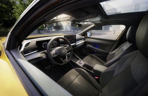 2025 Volkswagen T-Roc revealed – second-gen ‘Golf SUV’ is longer, 1.5L eTSI MHEV, column gear selector