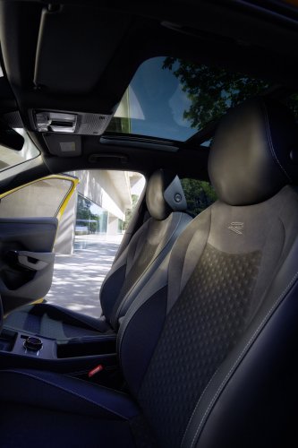 2025 Volkswagen T-Roc revealed – second-gen ‘Golf SUV’ is longer, 1.5L eTSI MHEV, column gear selector