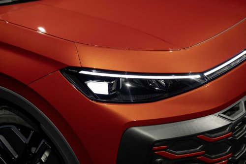 2025 Volkswagen T-Roc revealed – second-gen ‘Golf SUV’ is longer, 1.5L eTSI MHEV, column gear selector