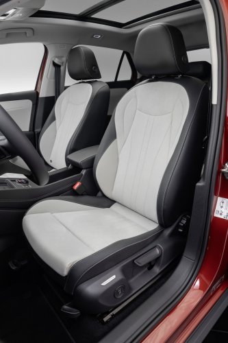 2025 Volkswagen T-Roc revealed – second-gen ‘Golf SUV’ is longer, 1.5L eTSI MHEV, column gear selector