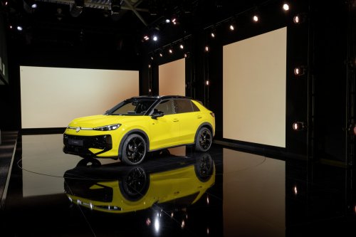 2025 Volkswagen T-Roc revealed – second-gen ‘Golf SUV’ is longer, 1.5L eTSI MHEV, column gear selector