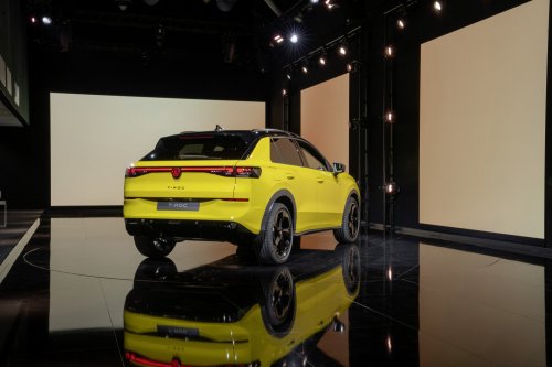 2025 Volkswagen T-Roc revealed – second-gen ‘Golf SUV’ is longer, 1.5L eTSI MHEV, column gear selector