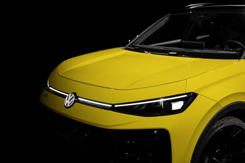 2025 Volkswagen T-Roc revealed – second-gen ‘Golf SUV’ is longer, 1.5L eTSI MHEV, column gear selector