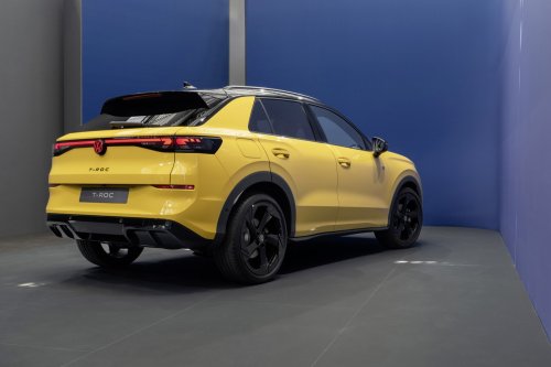 2025 Volkswagen T-Roc revealed – second-gen ‘Golf SUV’ is longer, 1.5L eTSI MHEV, column gear selector