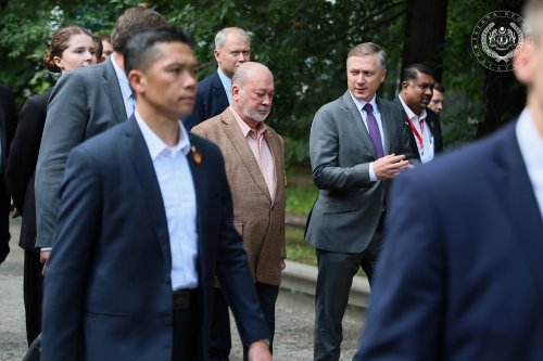 Agong visits NAMI in Russia, test drives Aurus Senat