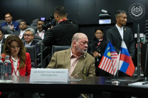 Agong visits NAMI in Russia, test drives Aurus Senat