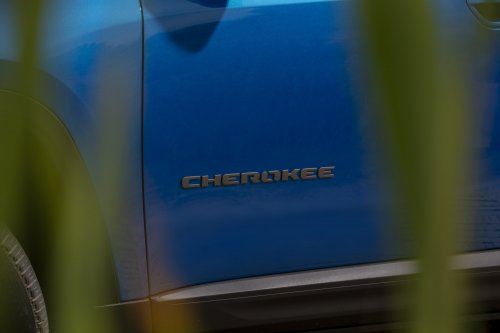 2026 Jeep Cherokee – 210 hp/312 Nm 1.6T petrol hybrid with two e-motors; 800 km combined range