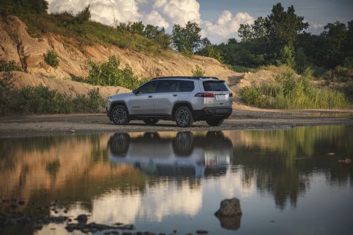 2026 Jeep Cherokee – 210 hp/312 Nm 1.6T petrol hybrid with two e-motors; 800 km combined range