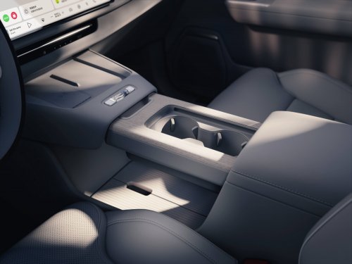 2026 Volvo XC70 officially debuts – extended-range PHEV; up to 212 km EV range, from RM177k in China