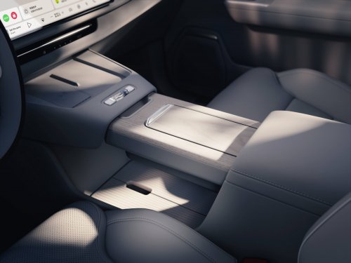 2026 Volvo XC70 officially debuts – extended-range PHEV; up to 212 km EV range, from RM177k in China