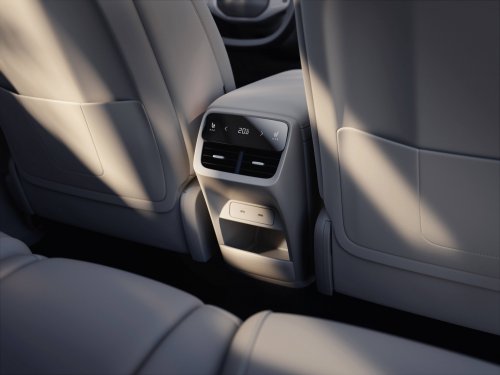 2026 Volvo XC70 officially debuts – extended-range PHEV; up to 212 km EV range, from RM177k in China