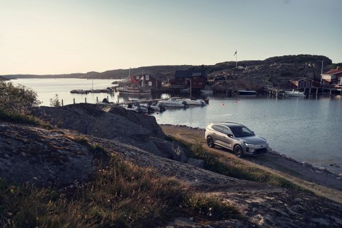 2026 Volvo XC70 officially debuts – extended-range PHEV; up to 212 km EV range, from RM177k in China