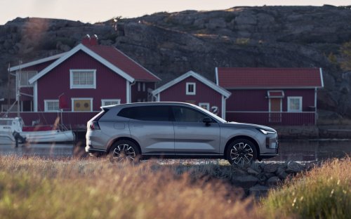 2026 Volvo XC70 officially debuts – extended-range PHEV; up to 212 km EV range, from RM177k in China