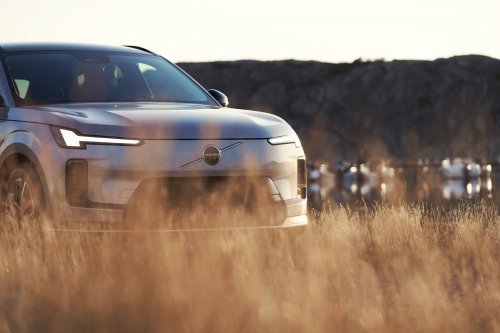 2026 Volvo XC70 officially debuts – extended-range PHEV; up to 212 km EV range, from RM177k in China