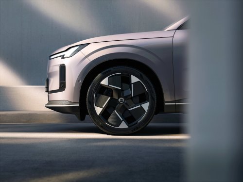 2026 Volvo XC70 officially debuts – extended-range PHEV; up to 212 km EV range, from RM177k in China